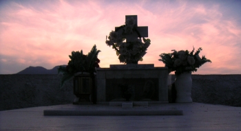 070326-PICT0993-cemetery.jpg - 47257 Bytes