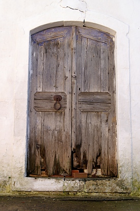 fres-door-01.jpg - 69419 Bytes
