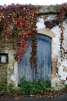 fres-door-02.jpg - 97359 Bytes