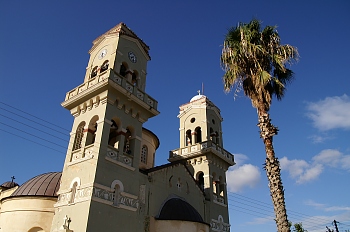 fres-new-church-towers-front-04.jpg - 51752 Bytes
