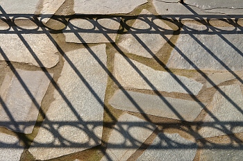 h-of-o-fence-shadow.jpg - 69075 Bytes