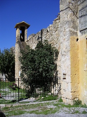kalami-prison-wall1.jpg - 97944 Bytes