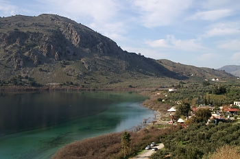 kournas-1-lake.jpg - 66678 Bytes