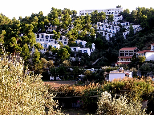 Kanapitsa housing on the slope
