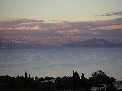 greece-mainland-view.jpg - 50786 Bytes
