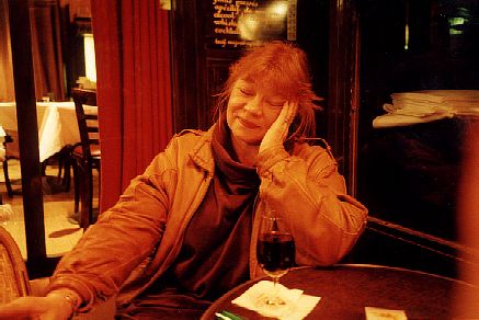 Kiti exhausted but satisfied after all the wonders of Paris - propably dreaming of a new trip!
